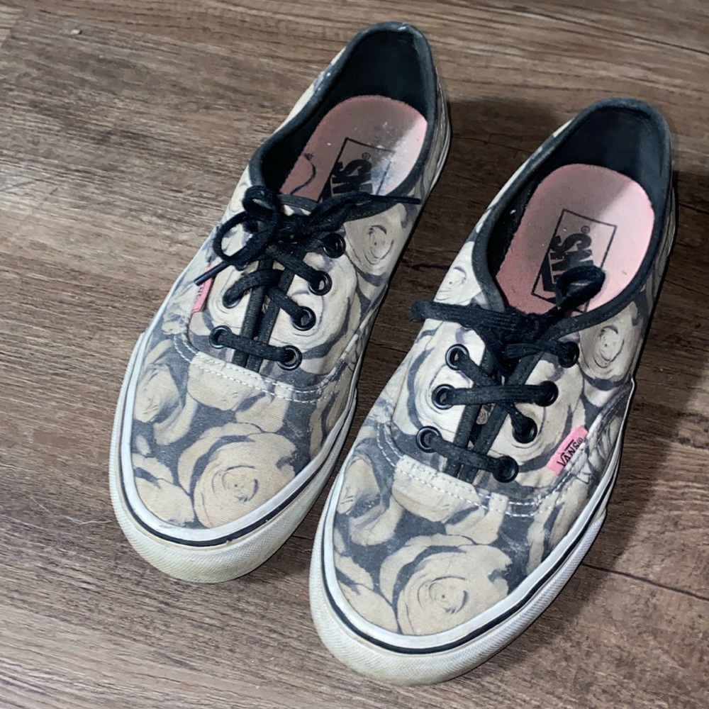 Vans Shoes women’s 7 (men’s 8.5) Floral Skate Low Top- white roses - Picture 1 of 3